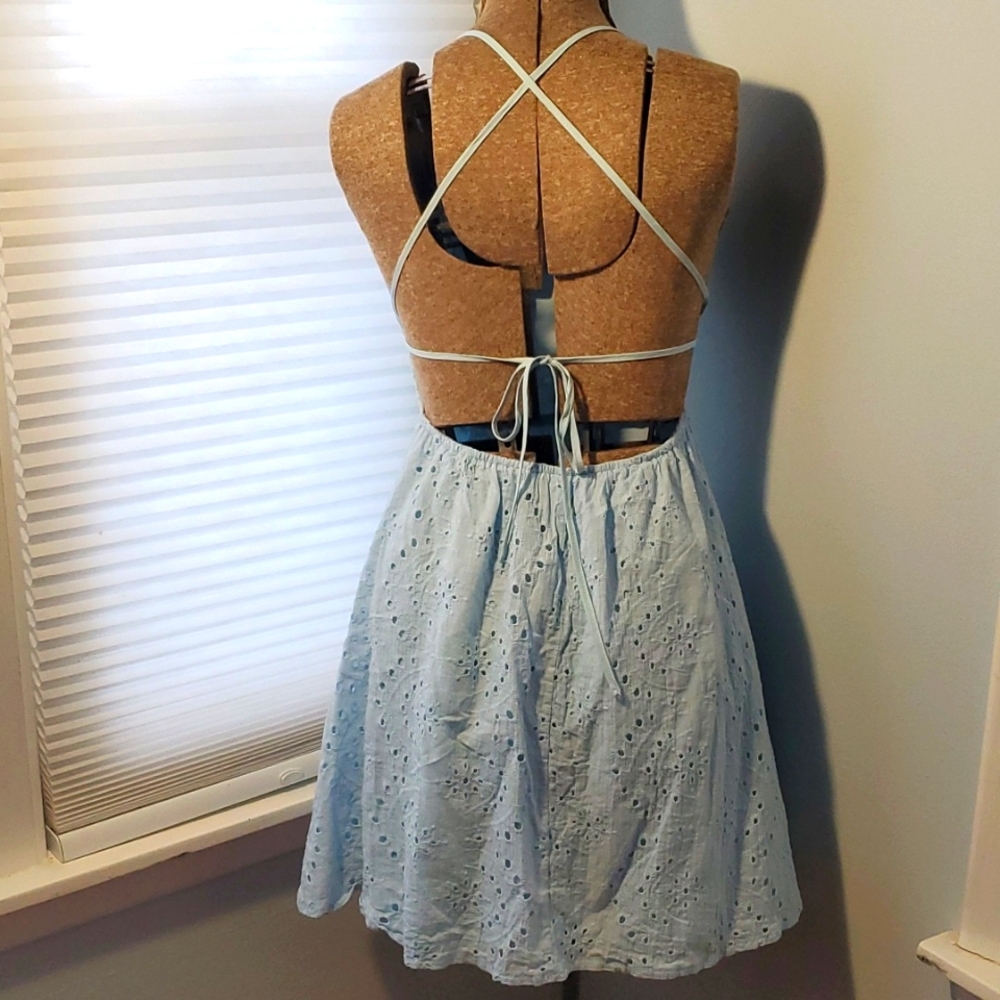 3 /$25 Eyelet lace backless mini dress sz xs